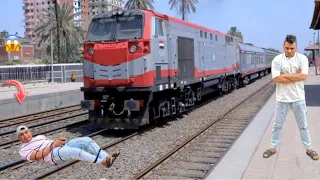 لما اخوك الصغير يفتن عليك وتقرر تنتقم منه وترميه قدام القطر عمر نصر 