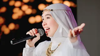 اول حفل ليا في الصين بحضور سفراء من عدة دول غنيت بعشر لغات دندنها