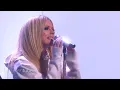 Avril Lavigne Performs ‘Bite Me’ ft. Travis Barker