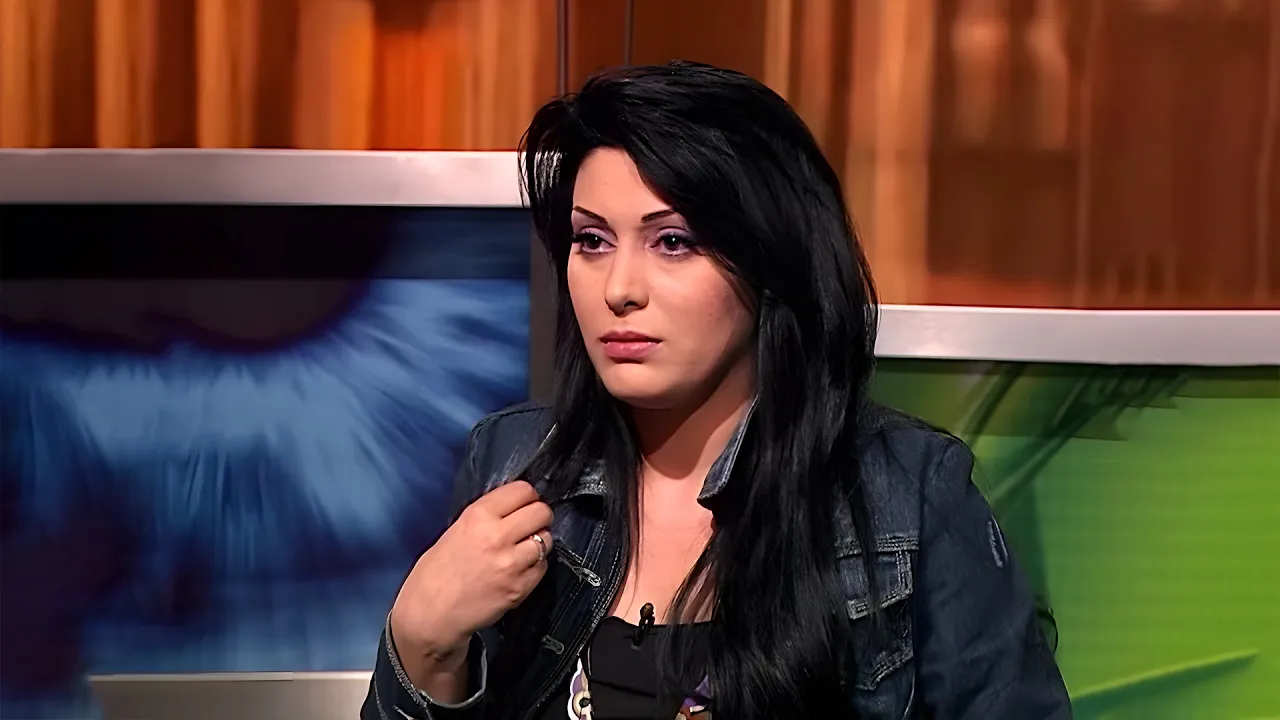 "مايا نصري مش شايفة انك محتاجة تعملي تجميل شوف رد فعلها بهدلته علي الهوا..."😱😱🤦‍♂️