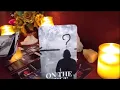 Download Lagu Ze staan ​​op het punt iets te doen wat ze gezworen hadden nooit te zullen doen: tarotkaarten lezen.