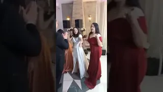 انت الغالي يا خويا رقص عريس مع اخواته البنات 