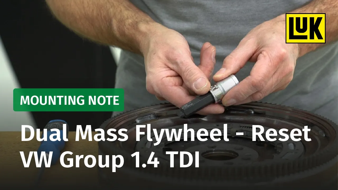 Reset and lock dual mass flywheel for 1.4 TDI engines from the VW Group using special tools