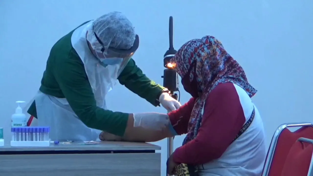 VIDEO ini berisi informasi tentang rapit test yang diberlakukan pada waktu liburan natal dan tahun b. 
