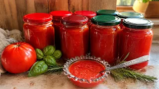 Kështu e bëj salcën e domateve për dimër – e trashë, e shijshme dhe plot aromë!