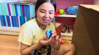 Dọn kho đồ chơi độc lạ của chị Linh Nhi - Linh Nhi Family
