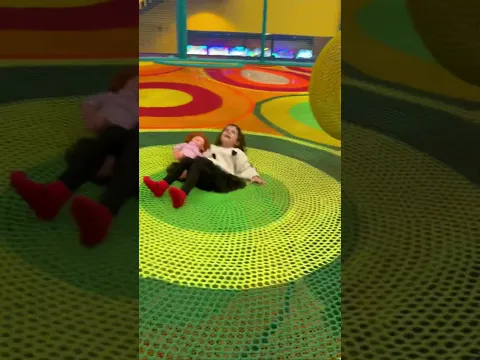 يلّا تنام واهديلك طير الحمام 😴👧✨