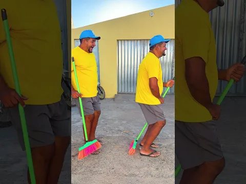 VOANDO NA VASSOURA #shorts