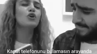 الفتاة تغني تركي مع عزف جيتار    دندنها