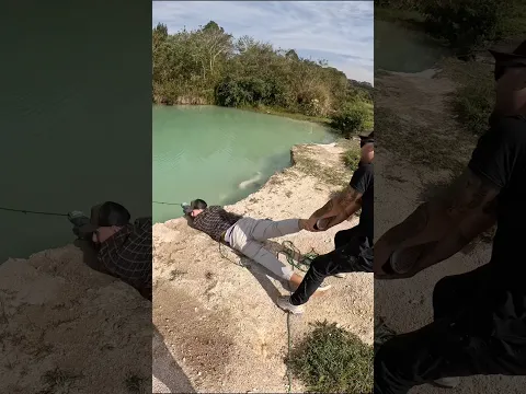 Olha o que Achei dentro da LAGOA AZUL