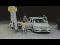 Mom uses gas pump to stop suspected kidnapping attempt caught on