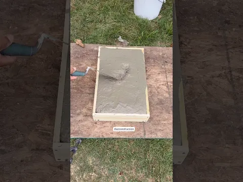 Una bolsa de concreto de 80 libras te cubre serca de 2 pies cuadrados