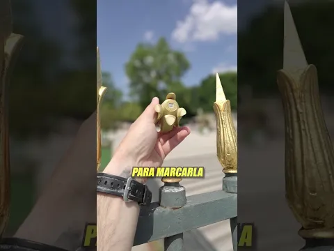 Esconde pequeñas esculturas en 3D por todo el mundo
