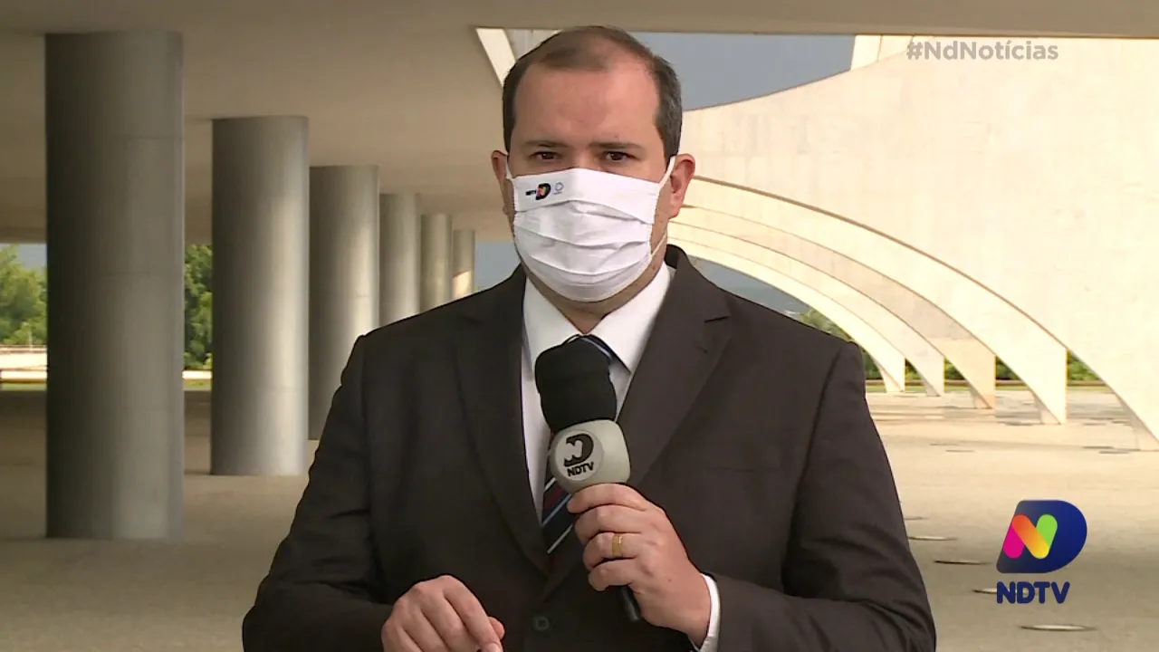 Presidente Jair Bolsonaro se pronuncia sobre suspensão dos estudos da vacina CoronaVac