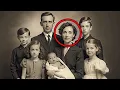 Download Lagu Mum Takes Last Photo With Family \u0026 Vanishes. 40 Years Later, She Returns With Shocking Story!