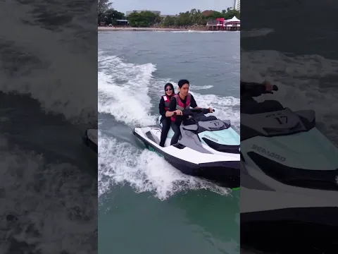Main jetski dengan mama ayana
