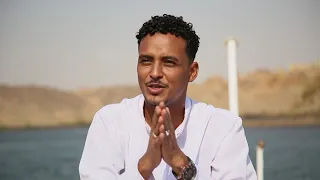 أغنية سياسيا                                                       دندنها