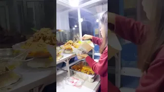 Indonesian takeaways after a day of surf is seriously hard to beat 😋🇮🇩 #sailingfamily #indonesia