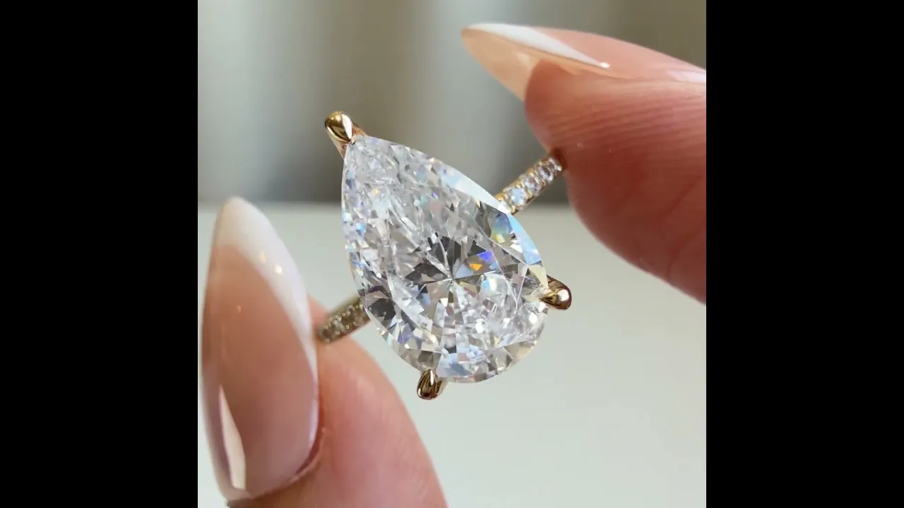 Selene丨2CT Pear Lab Diamond Engagement Ring–Pave Band in 14K Gold