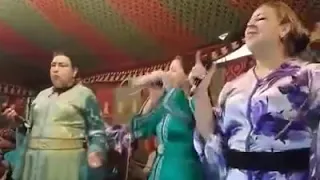 بغيت أنا ننساك مع إكرام العبدية عطيتيني بالظهر 