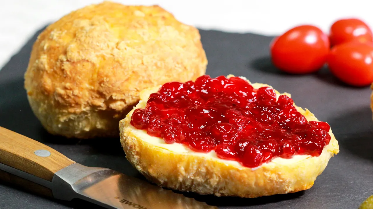 
          
          
          
            
            Die schnellsten BRÖTCHEN mit nur 3 ZUTATEN - ohne Hefe, mit Skyr
          
        . 