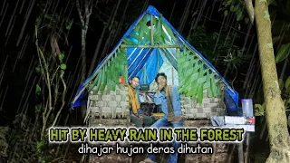 diguyur hujan deras siang malam sampai pagi, bermalam dihutan tidur nyenyak sampai pagi