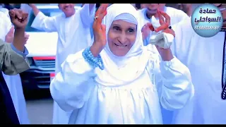 اشوف الكعبه بعيني ومعاي امي وخياتي   اهدء من الفنان محمود جمعة لامه واخواته دندنها