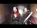 Aki 黄淑惠 ] 她是阿尔梵还是SUKIMINA？她爱音乐、也爱家庭，她是一位创作型歌手  （影片后面边弹吉他边聊天也太酷了吧！）