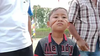 lomba nglepasin karet di muka di jamin ngakak