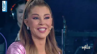  ليندا يا ليندا     النجم مارون نمنم ي ؤدي الأغنية الشهيرة على مسرح في     دندنها