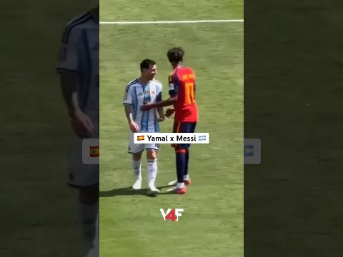 Lamine Yamal with Leo Messi during World Cup final 😍