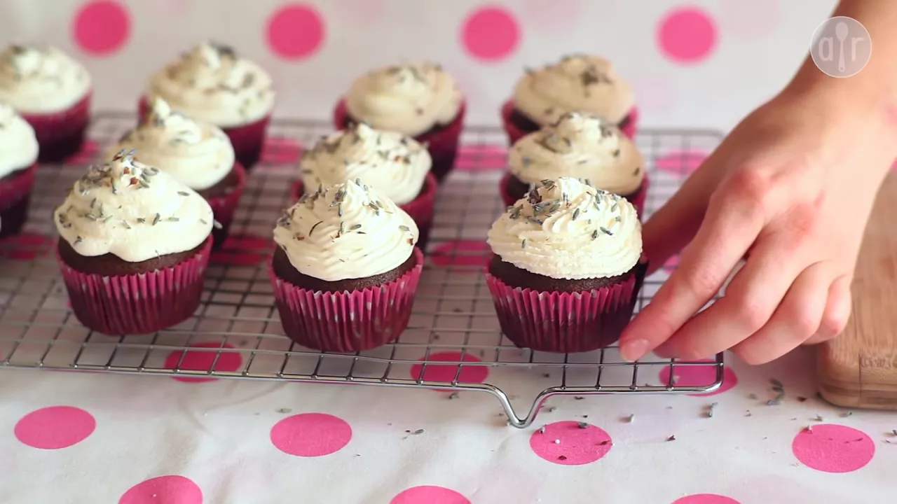 CUPCAKE DE CHOCOLATE RECHEADO
