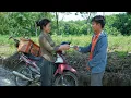 Download Lagu Tindakan kecil - hati yang besar: Pao mengembalikan ponsel kepada orang yang menjatuhkannya
