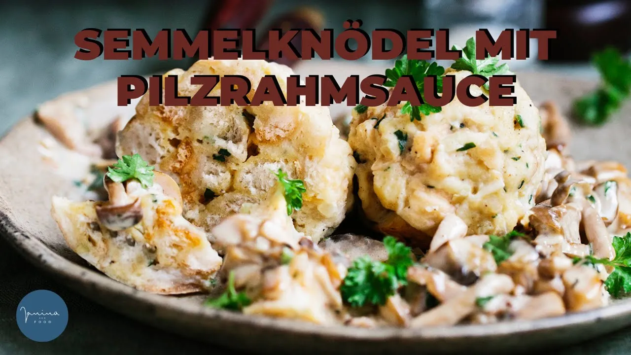 Meine auf österreichisch Stelze mit Semmelknödel, ein richtiges Essen für weltmeister ist einfach . 