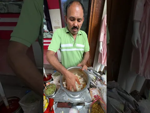 Kolkata special samosa jhal muri making by bengali man #shorts