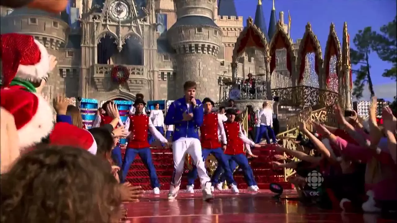 Justin Bieber - Mistletoe. Disney Christmas Parade 2011