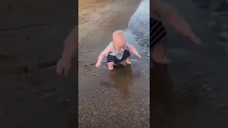 صلو على محمد نبينا وسيدنا وحبيبنا طفل يلعب على شاطئ البحر Subscribe Trending Short Shorts 