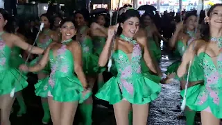 Bajo la lluvia COLEGIO SALARRUE video 2 cachiporrista bastoneras palillonas salvadoreñas
