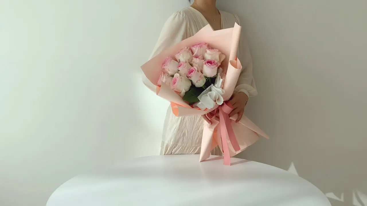 [꽃다발 만들기] 다이소 재료와 장미 한단으로 꽃다발 / 한단 꽃다발 1탄 (스파이럴 하는 법) / Making bouquet with a bunch of roses