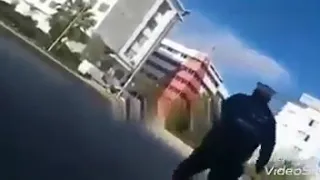 شرطي تونسي يقول لمواطن ليبي برا روح التوانسة يكرهوكم و ينزع له وثائقه 