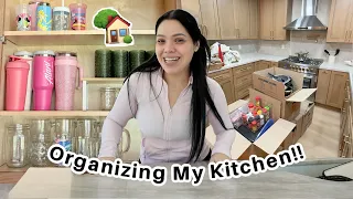 ORGANIZING + UNPACKING MY NEW KITCHEN!! 📦 NEW Moving Updates