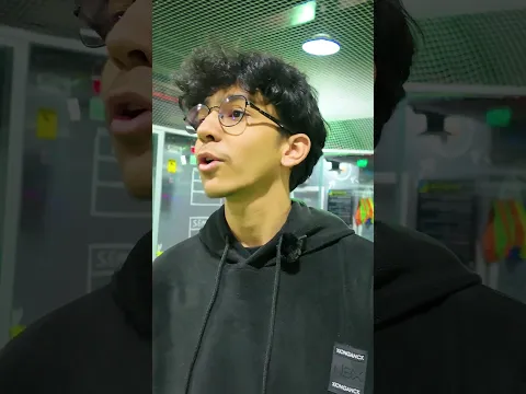 عطاه كبري وراح نادى أخوه الكبير 😂