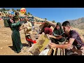 Download Lagu Real nomadic life: Ali Saleh helps his aging parents and harvests honey