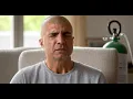 Download Lagu Camina por la casa con tanques de oxígeno: Özcan Deniz: La vida es preciosa con cada respiración