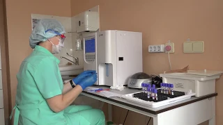 Врачи омских клиник круглосуточно борются за жизни людей