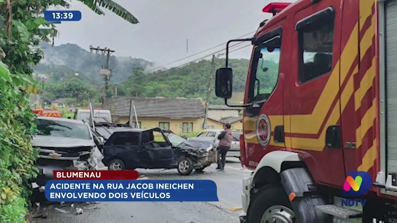 Blumenau: acidente na rua Jacob Ineichen envolvendo dois veículos