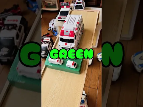 Ambulances on the color blocks #minicar #救急車 #ambulance