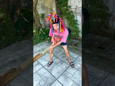 Китайка метет Веником😂😆