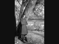 Download Lagu فيروز - بيذكّر بالخريف Fairouz - Autumns leaves