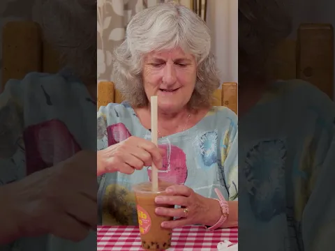 British Grandparents try Boba from Rosa's Thai!